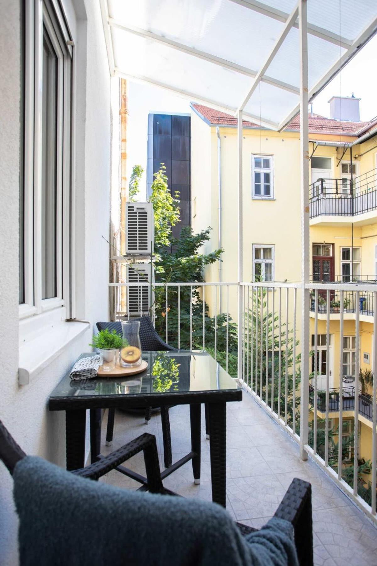 Niko And Sofia'S Apartment Urban Stay Zagabria Esterno foto