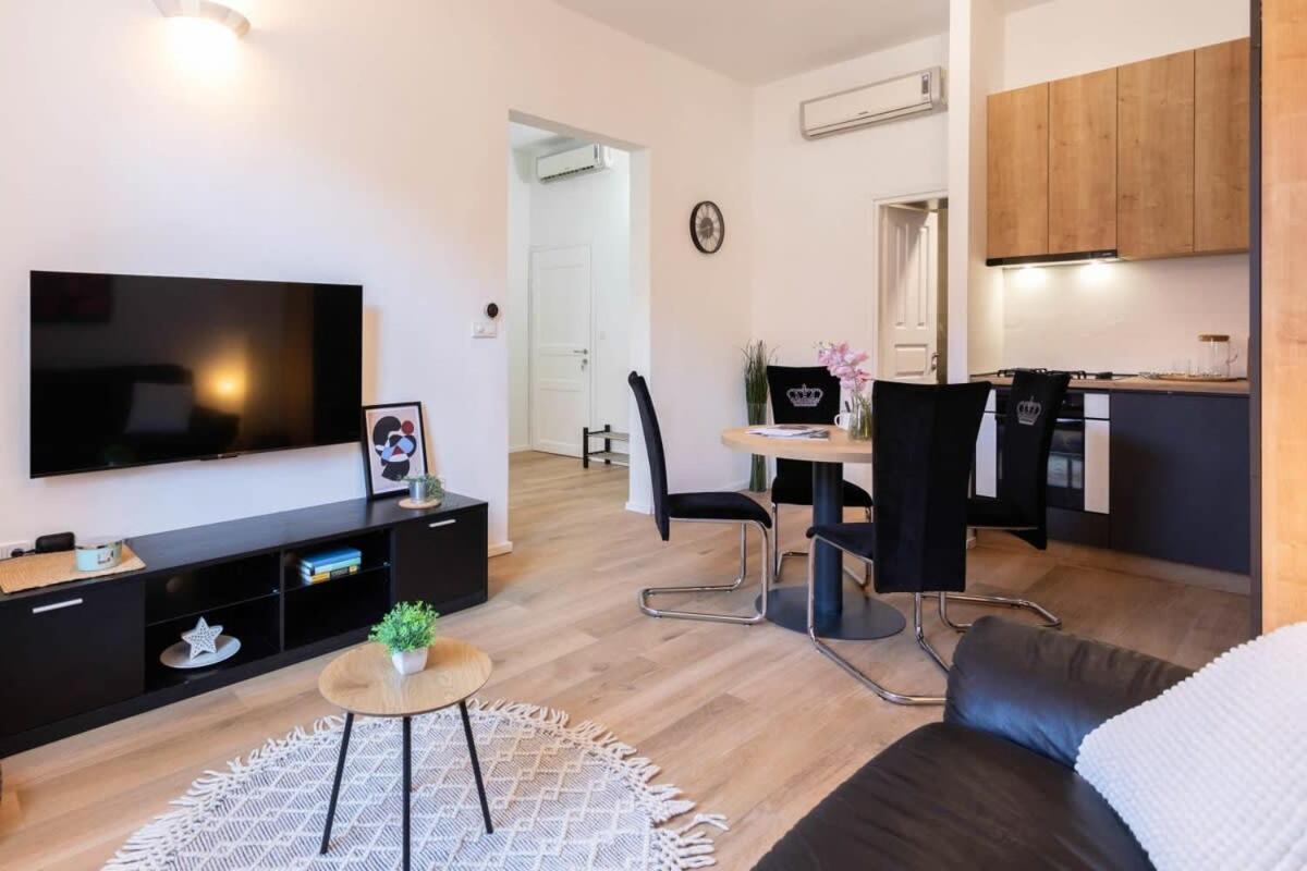 Niko And Sofia'S Apartment Urban Stay Zagabria Esterno foto